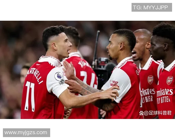 力气大的足球明星如何在赛场上展现力量与技巧的完美结合